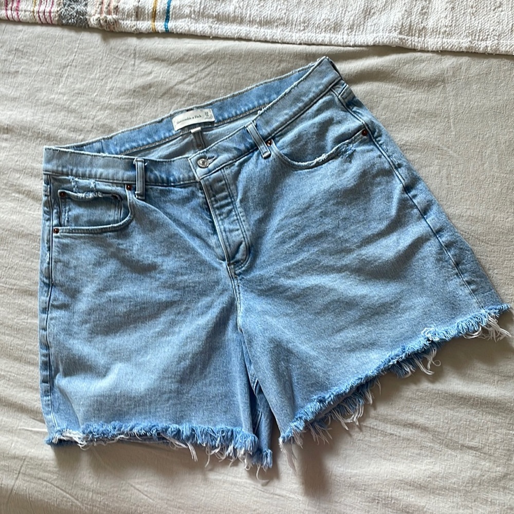 Abercrombie & Fitch Low Rise 7” Dad Shorts 33/16